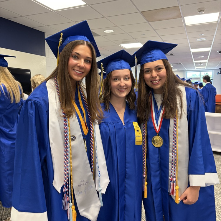 🎓 Today’s the day! Congratulations to the Independence High School Class of 2026! As graduates arrive with family and friends, we are proud to celebrate a class that has truly been Cultivating a Legacy of Excellence. 💙💛