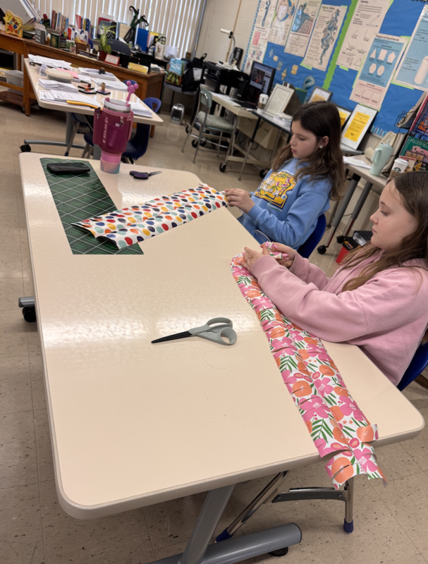 Independence Middle School Students Explore New Interests During First Mini Course Day
