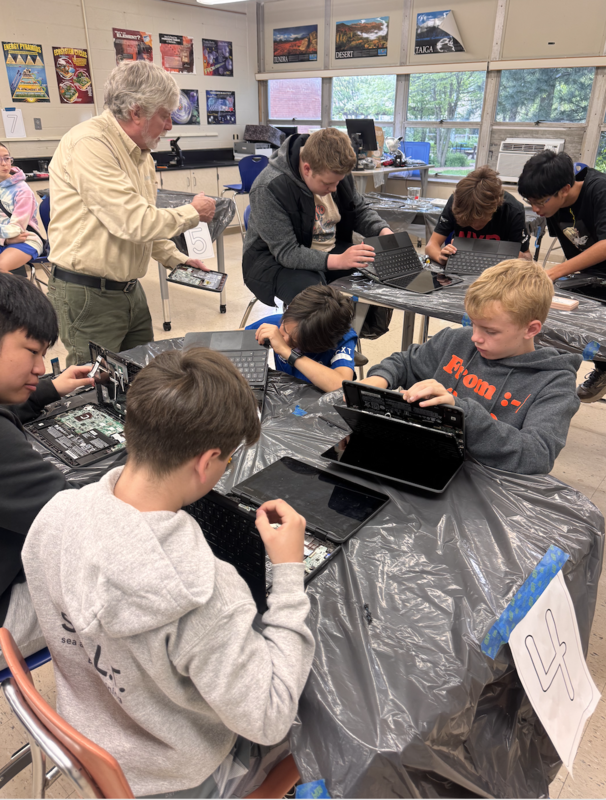 Independence Middle School Students Explore New Interests During First Mini Course Day