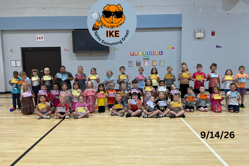 students receiving Ike Spy awards