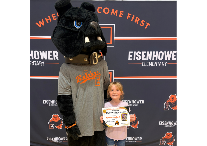 Students posing with mascot