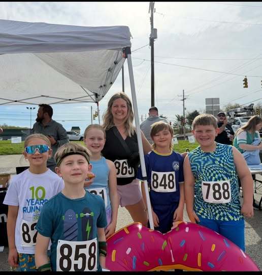 Ben Franklin's Running Club at the Donut Dash