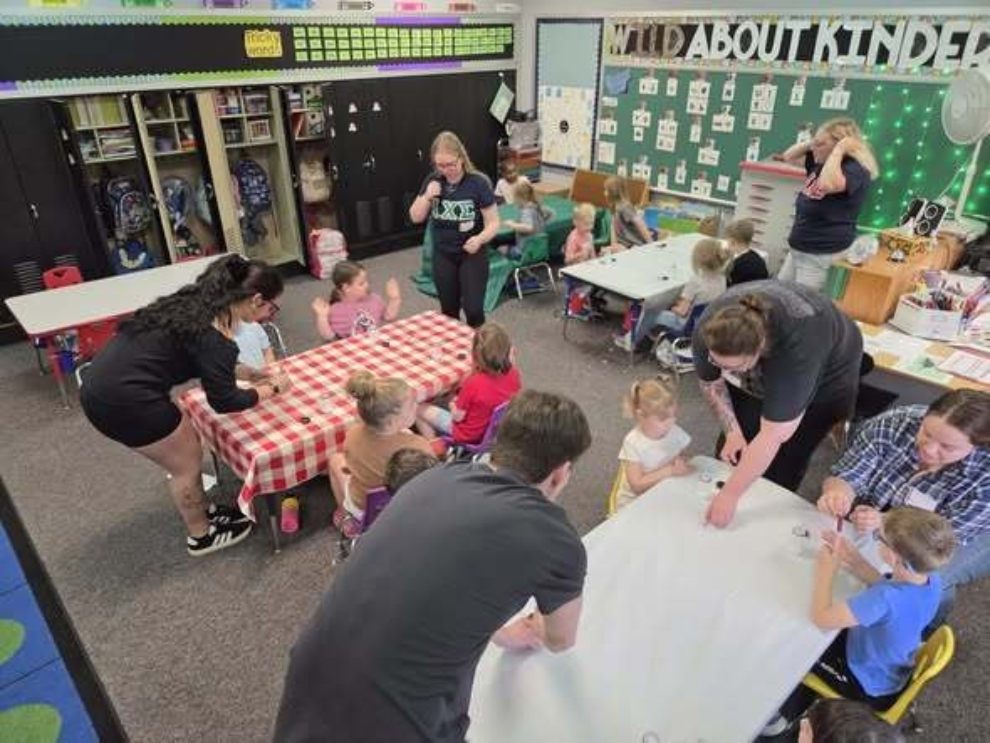 Alpha Chi Sigma running STEM experiments with Ben Franklin Kindergarteners