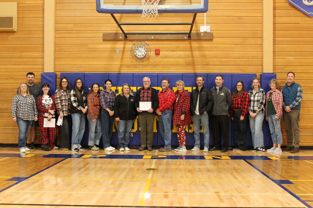 Dave Folwer poses with Heppner Junior/Senior High Staff