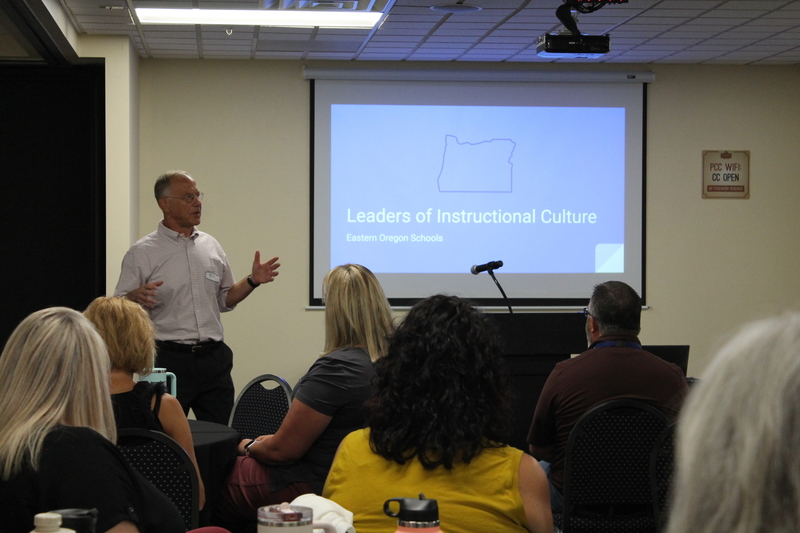 HD Weddel discusses instructional culture with  school administrators 