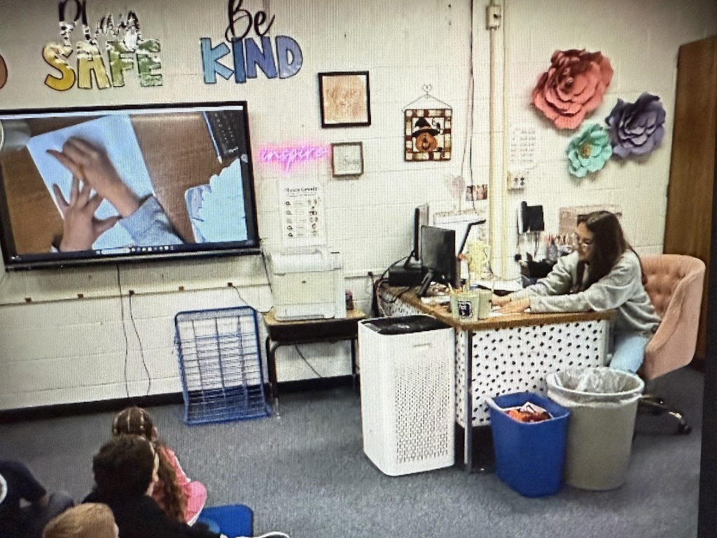 students learning to draw