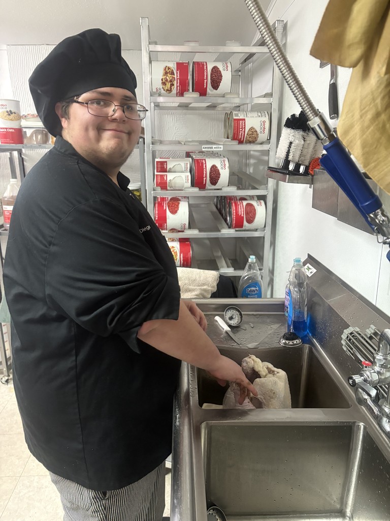 student cleaning turkey