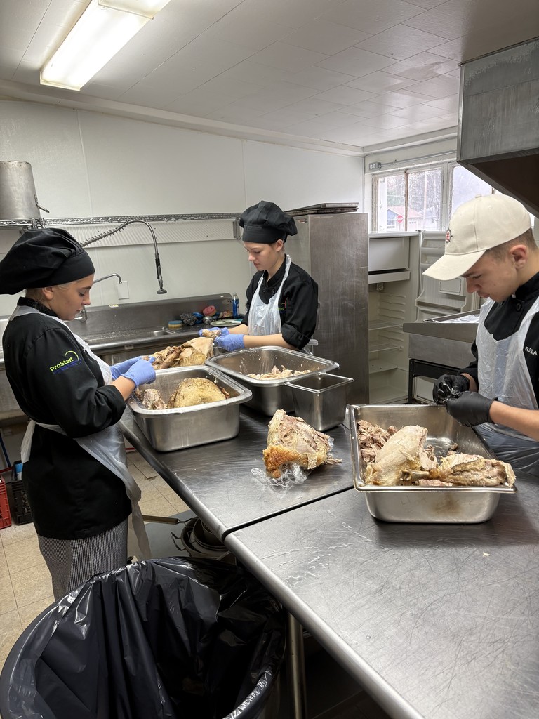 3 students preparing turkey