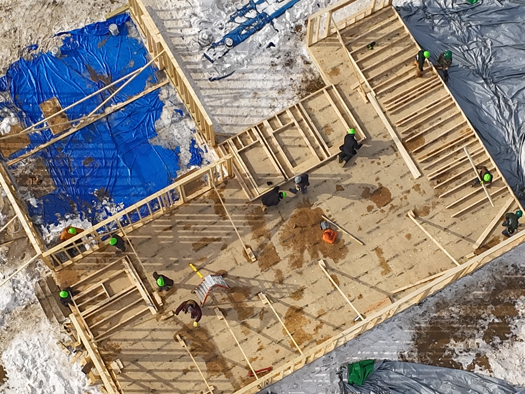 students building a house