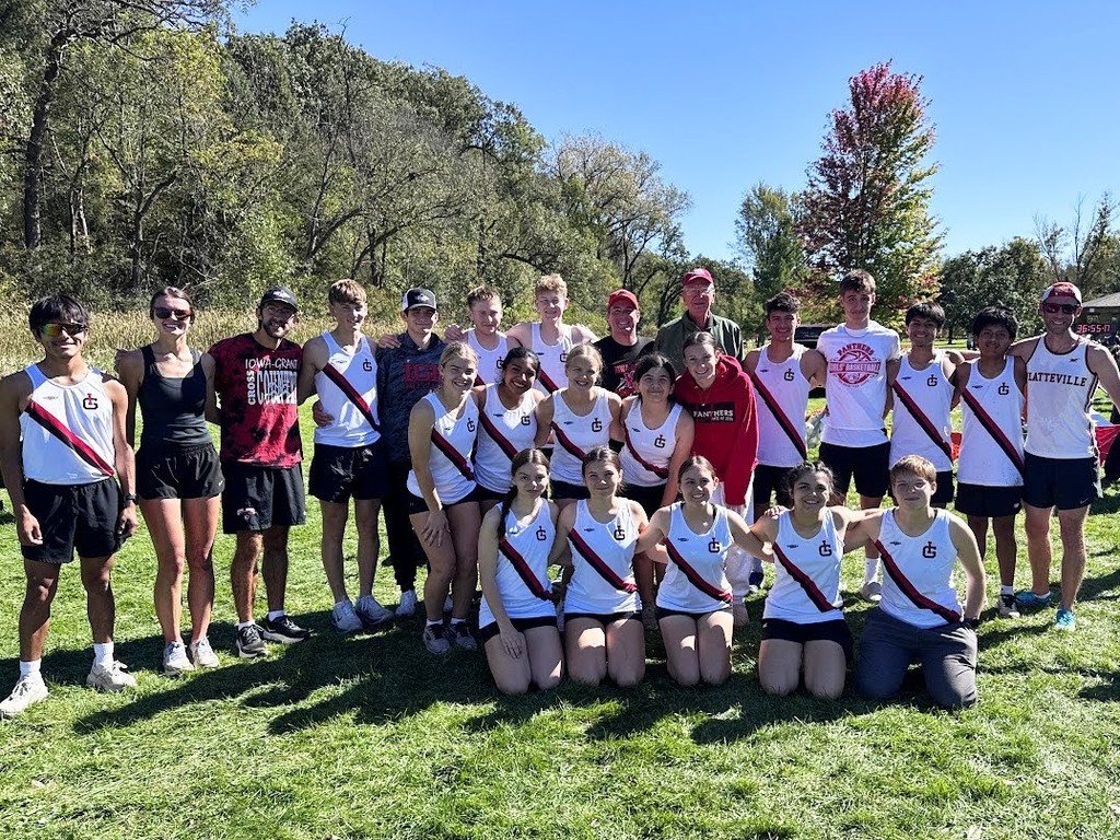 IG runners pose for a photo with Dick McKichan.