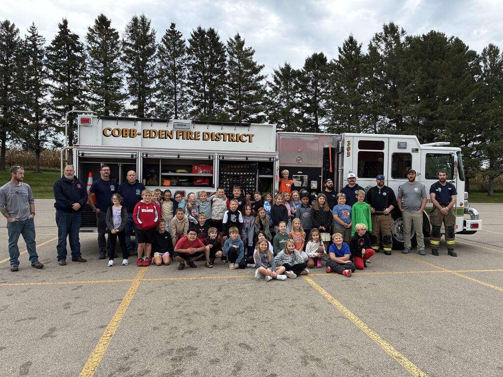 3rd Grade Class in front of Cobb-Eden Fire Truck.
