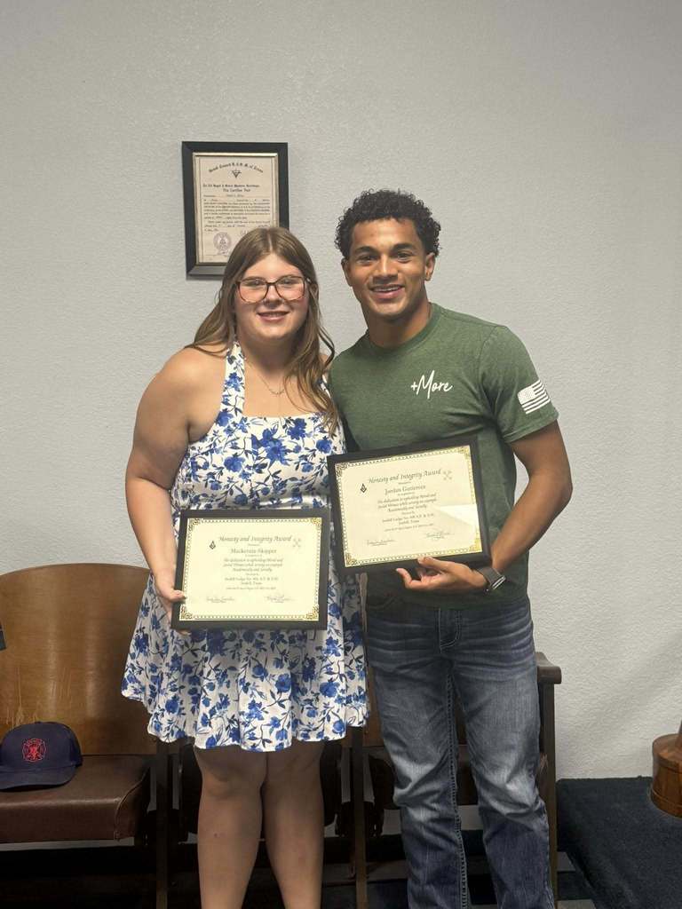 mackenzie and jordan holding award