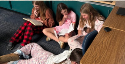 pic of students reading