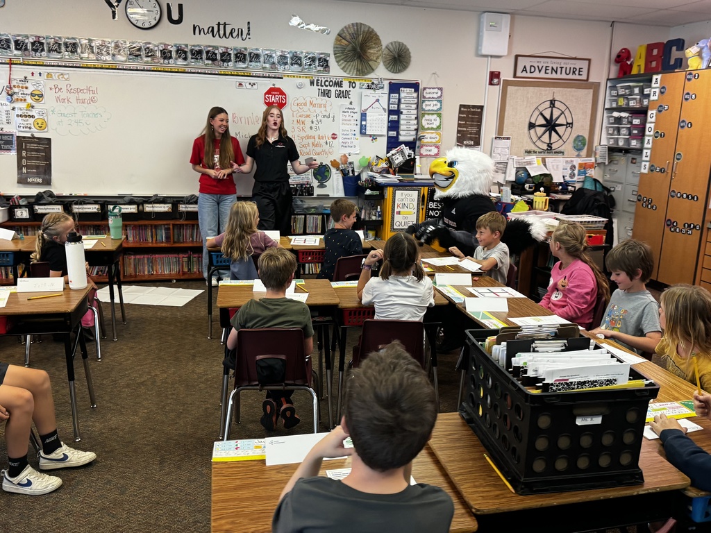 SUU students teaching in 3rd grade