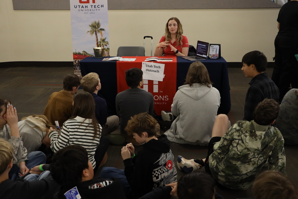 A representative from Utah Tech University presents to middle school students.