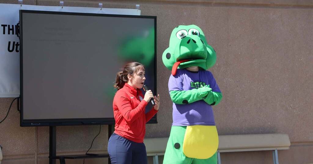 Speedskater Julie Letai speaks at Three Peaks Elementary.