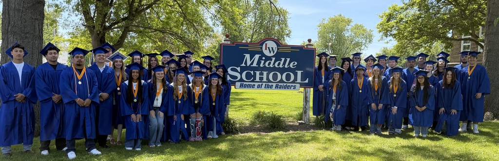 Class of 2026 in front of Onarga Middle School
