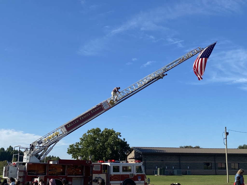 HS students view 9/11 fire truck