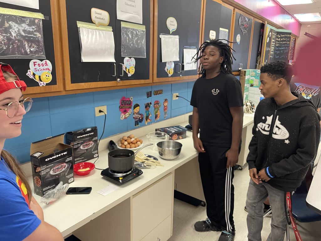Food Science class cooking eggs