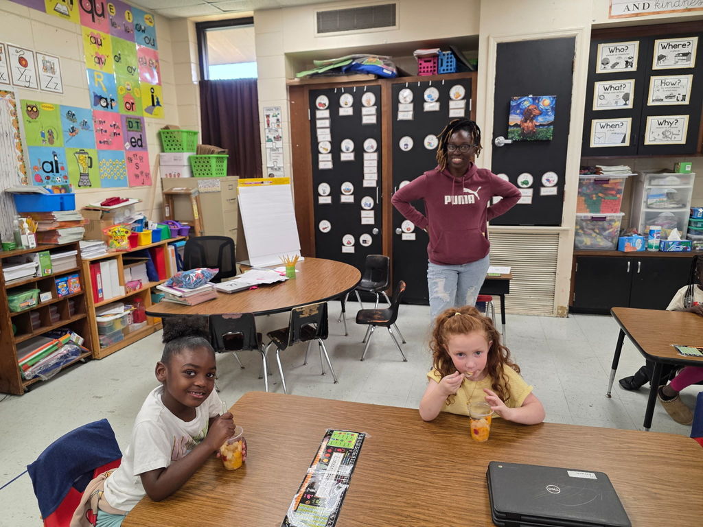 Ariel Roberts' Class Thanksgiving Activity