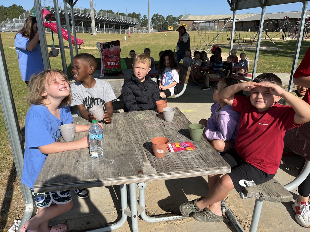 Mrs. Kendrick’s and Mrs. Martin’s class are learning the about the importance of a plants life cycle this week. Today, students were given the opportunity to plant their own seeds!