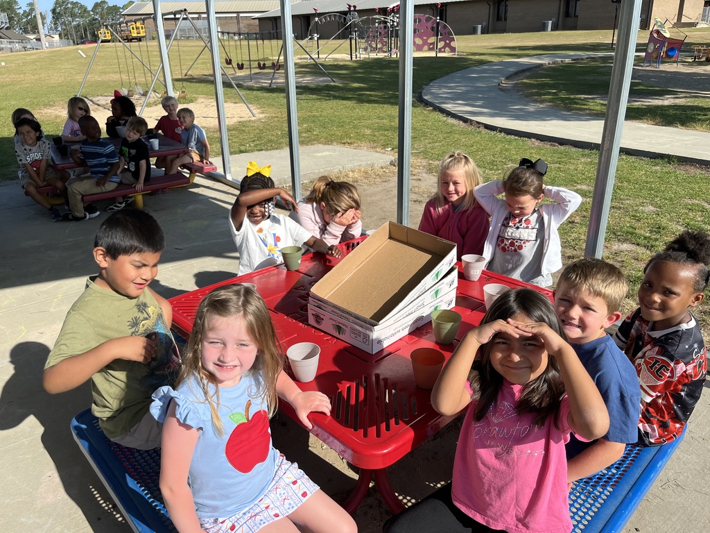 Mrs. Kendrick’s and Mrs. Martin’s class are learning the about the importance of a plants life cycle this week. Today, students were given the opportunity to plant their own seeds!