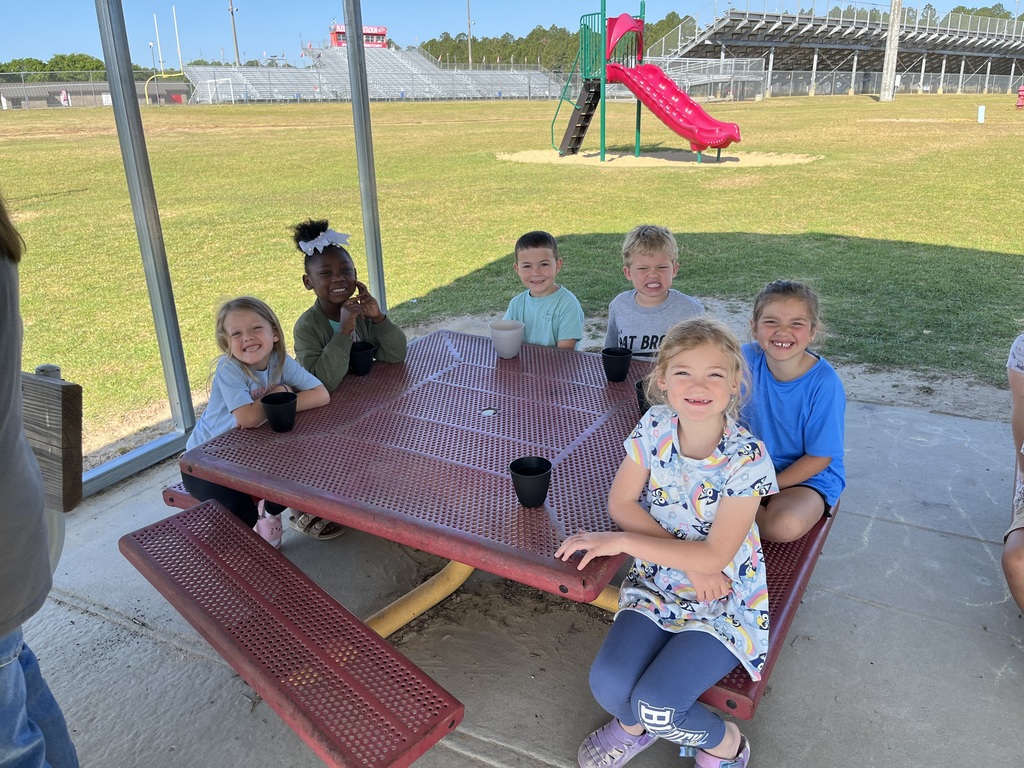 Mrs. Kendrick’s and Mrs. Martin’s class are learning the about the importance of a plants life cycle this week. Today, students were given the opportunity to plant their own seeds!
