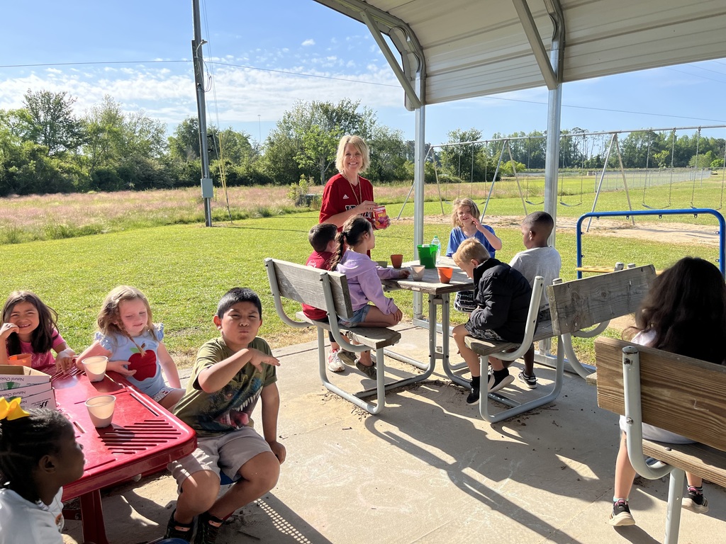 Mrs. Kendrick’s and Mrs. Martin’s class are learning the about the importance of a plants life cycle this week. Today, students were given the opportunity to plant their own seeds!