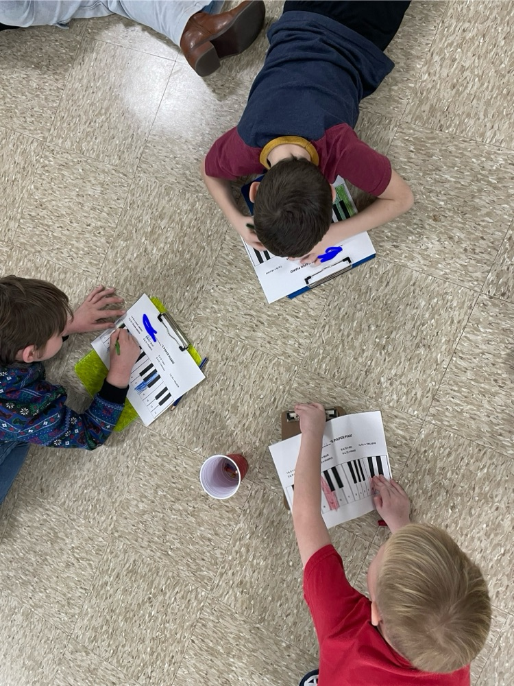 students coloring pianos
