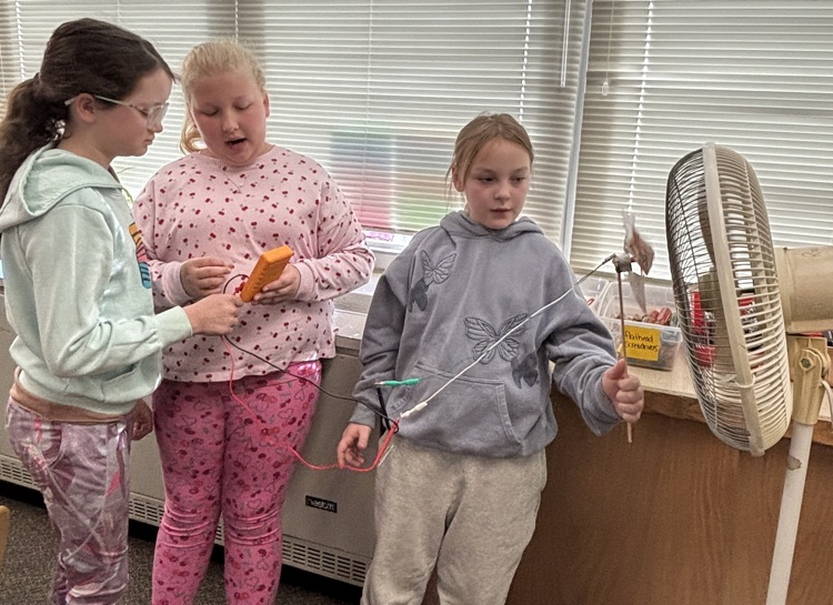 students with turbine 