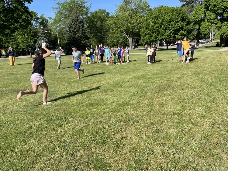 students racing