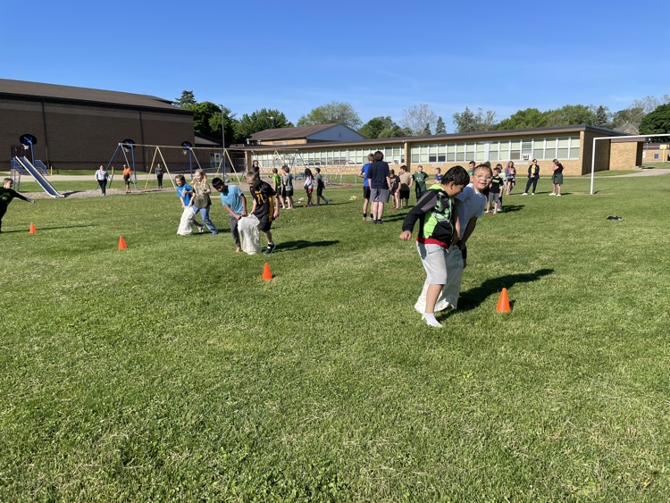 students racing