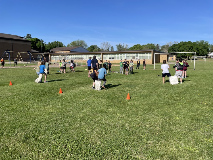 students racing