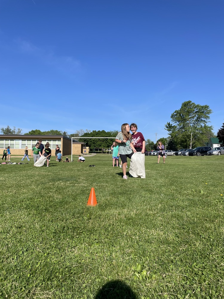 students racing