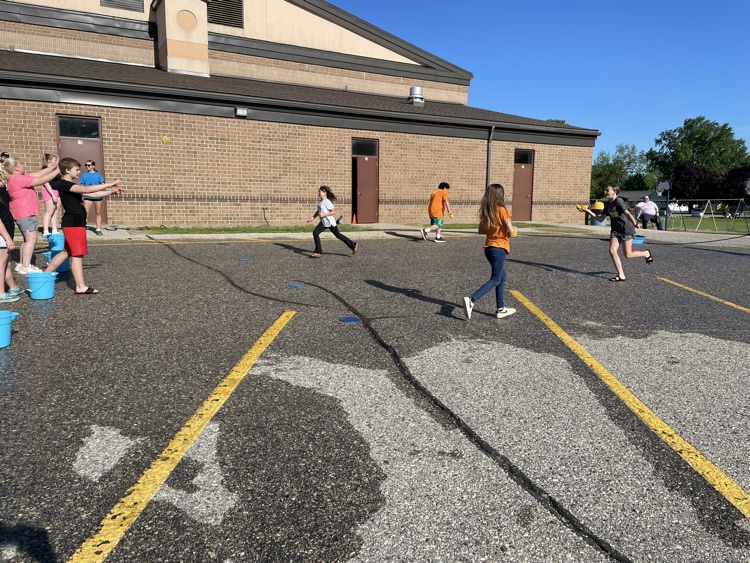 students racing