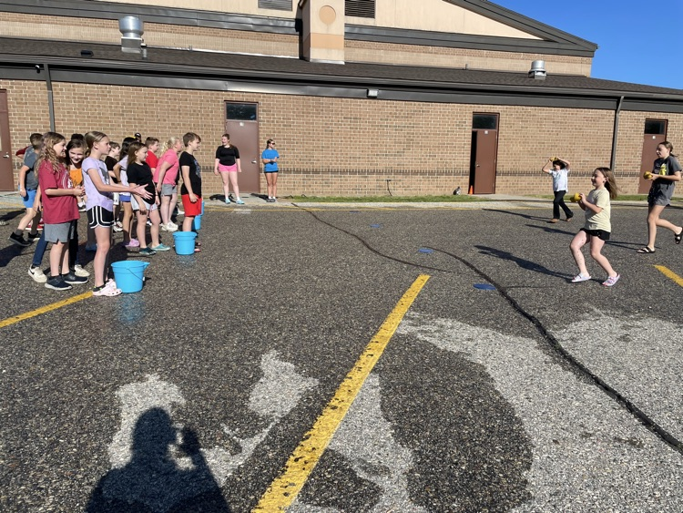 students racing