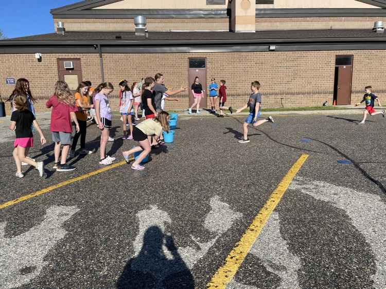 students racing