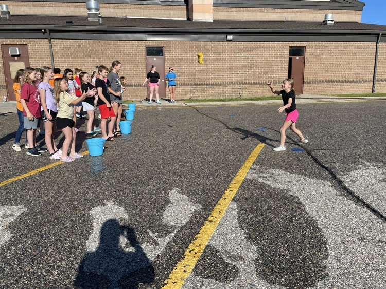 students racing