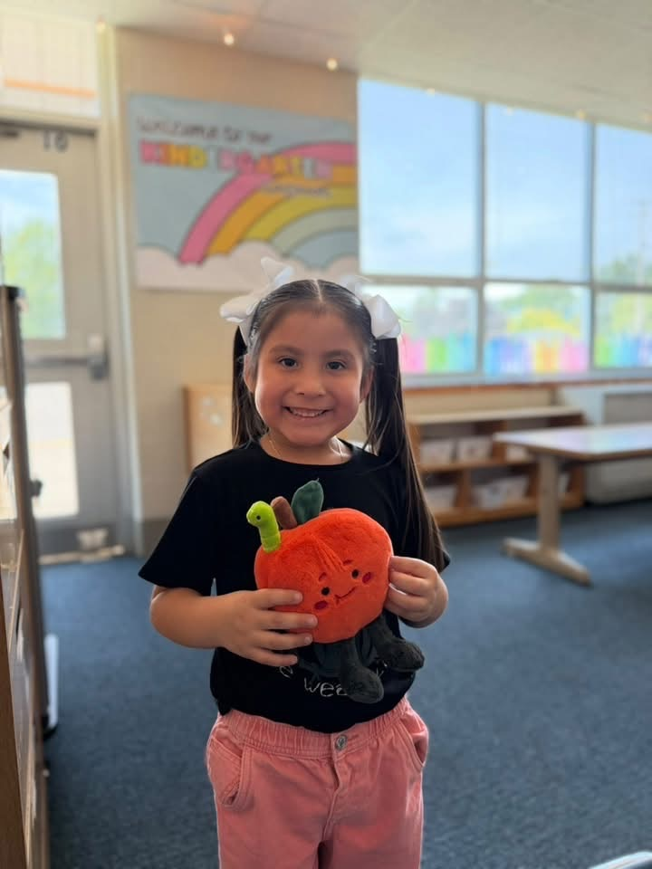 student with apple stuffie