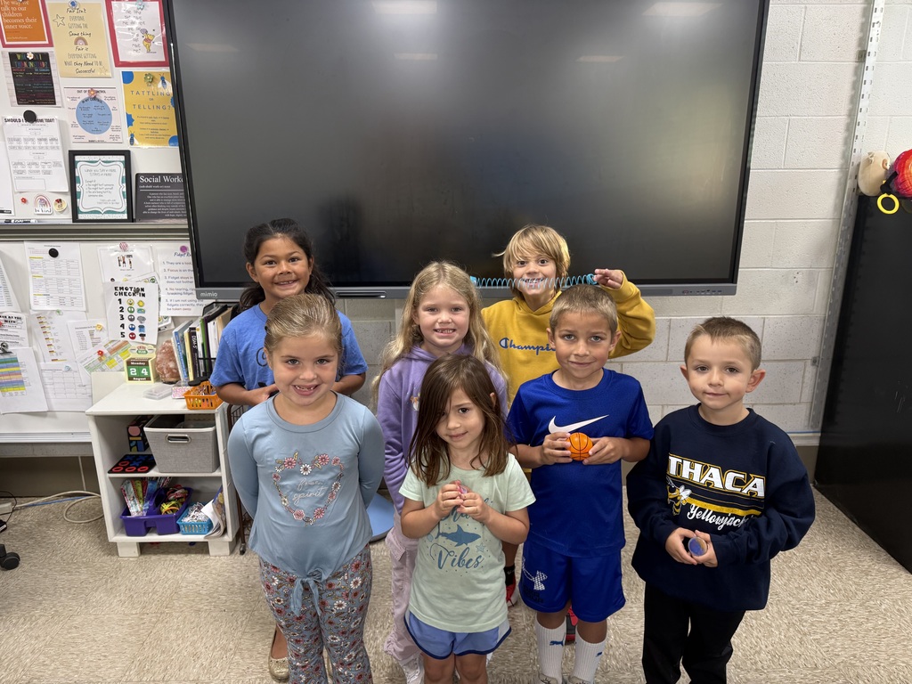 students with prizes.