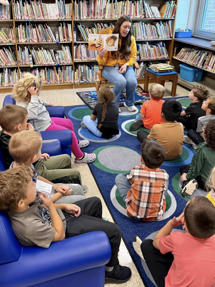 librarian reading to students 