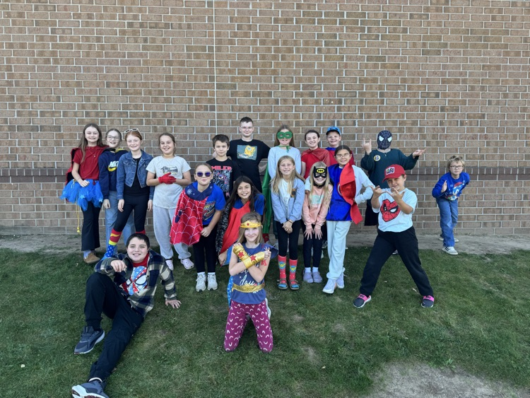 pictures of kids dressed up for homecoming