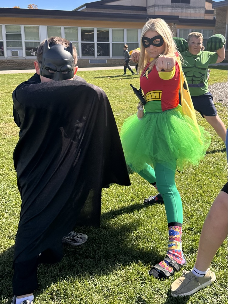 pictures of kids dressed up for homecoming