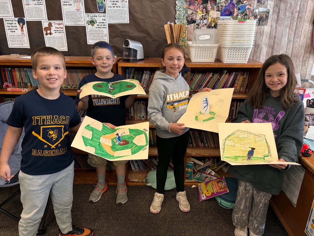 4th graders with their Reading projects 
