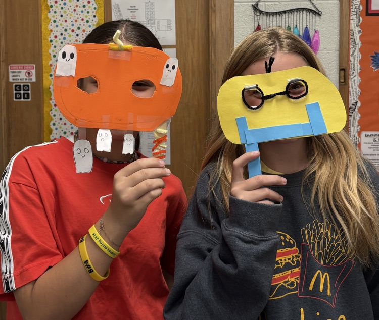 students with masks 