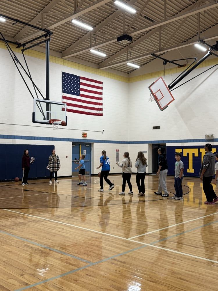 students playing basketball 