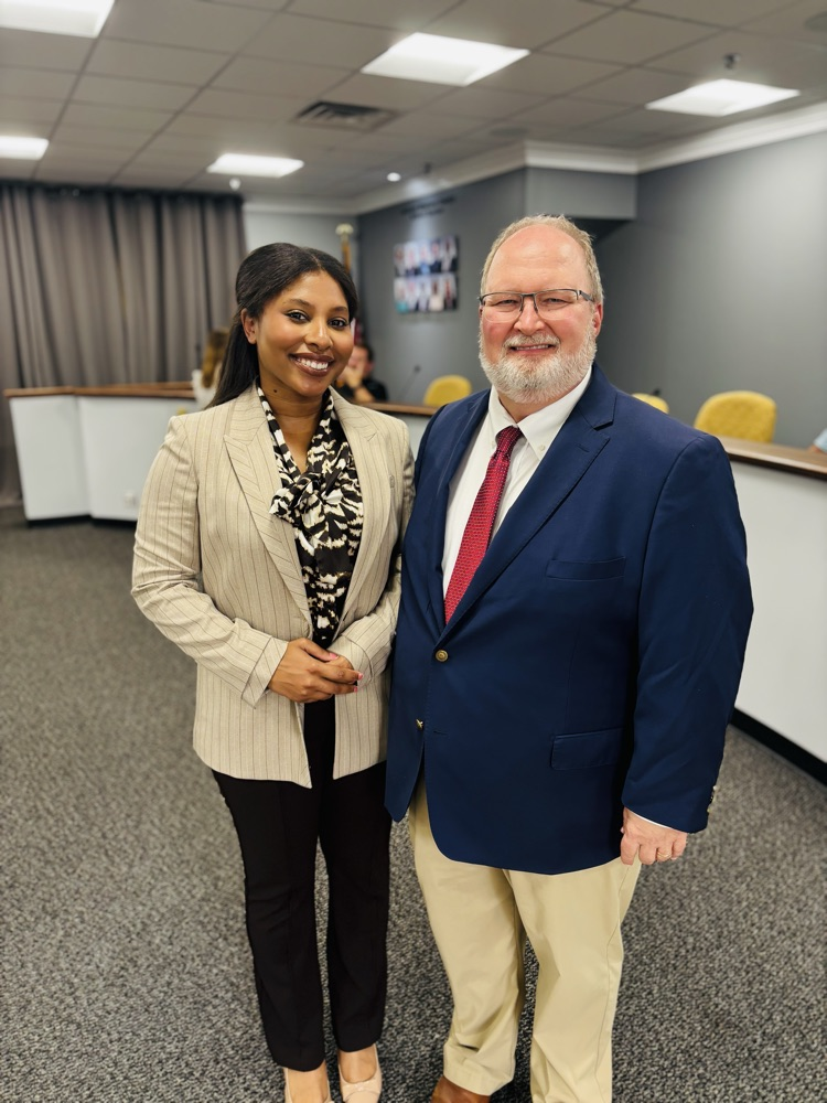 Photo of Attorney Dale Thomas & Law school student Maya Bridgeman 