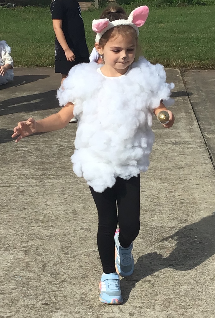 Students dressed up like a Fable Character