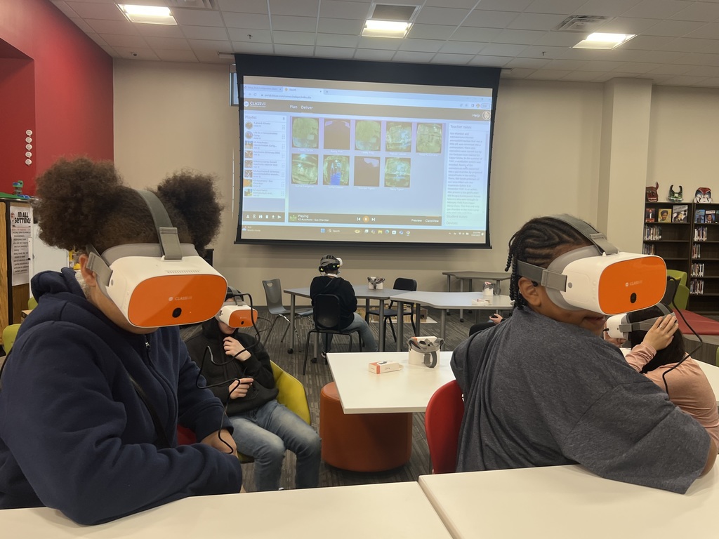 ClassVR used by 8th grade scholars