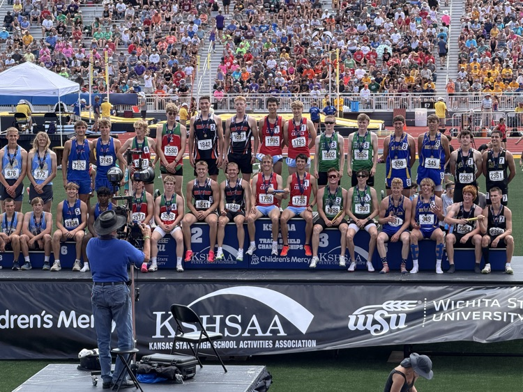 boys 4x8 podium